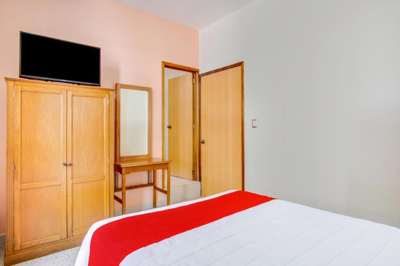 Hotel La Estancia Colima Zewnętrze zdjęcie