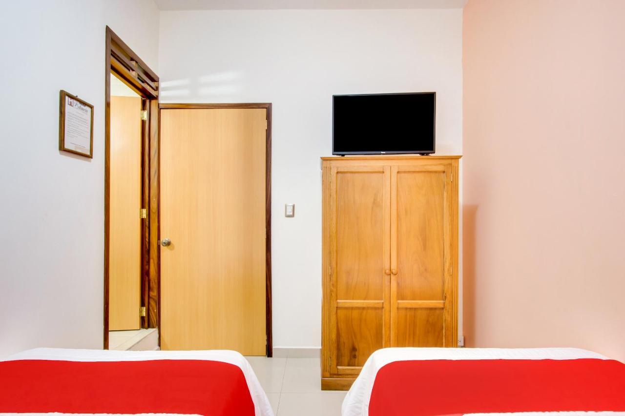 Hotel La Estancia Colima Zewnętrze zdjęcie
